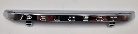 Emblemat przedni "PEUGEOT" 208 (2012r-2019r.)