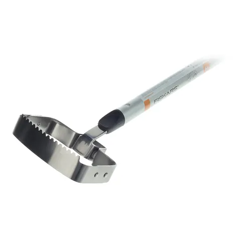Odchwaszczacz Fiskars Xact usuwa chwasty