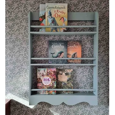 Półka biblioteczka wisząca z rustykalnym dekorem