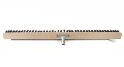 Zamiatacz drewniany z uchwytem mieszanka 100 cm