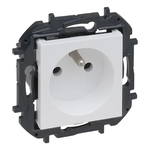 NILOE STEP Gniazdo pojedyncze z uziemieniem 16A 250V moduł, zaciski śrubowe, białe; 863130B LEGRAND