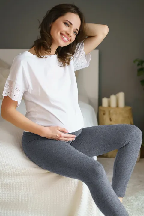 Szare legginsy, getry dla przyszłych mam