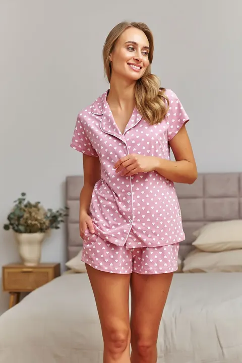 Różowa elegancka piżamka na guziczki