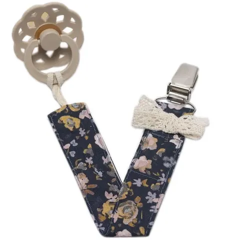 Zawieszka do smoczka z kokardką Boho Flopi Navy, Pom