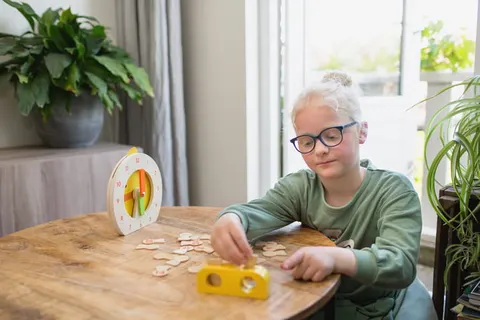 BS Toys, drewniana gra edukacyjna 2 x Zegar (cyfrowy i analogowy)