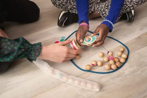 Nawlekanka gąsienica BS Toys, sensoryczna gra