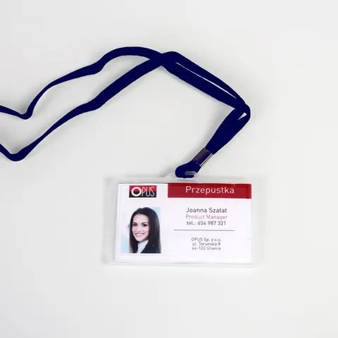 Identyfikator holder z taśmą niebieską 55x90 OPUS O.BADGE HOLDER 1szt. /ST800/