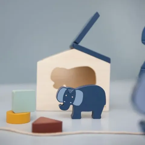 Pani Słoń drewniany domek