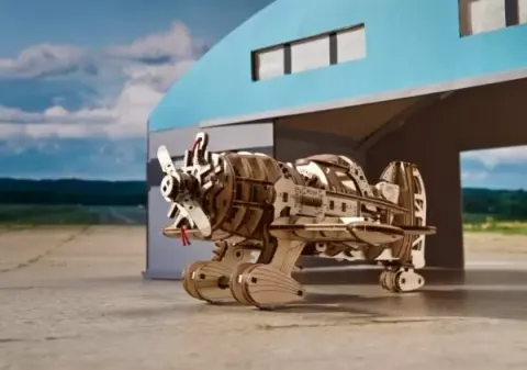Samolot Mad Hornet model mechaniczny do składania 354 el. Ugears