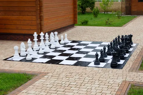 Figury plastikowe do szachów plenerowych / ogrodowych (wysokość króla 74 cm)