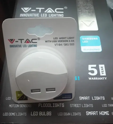 Lampka do gniazdka Zmierzchowa Okrągła LED USB WW