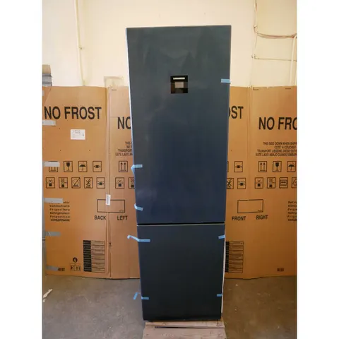 Chłodziarko-zamrażarka Liebherr CNbdc 573i Plus Easyfresh i NoFrost (outlet)