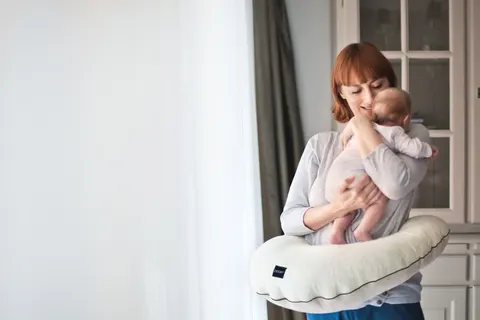 Poduszka do Karmienia Minky Kremowo - Szara / Poofi