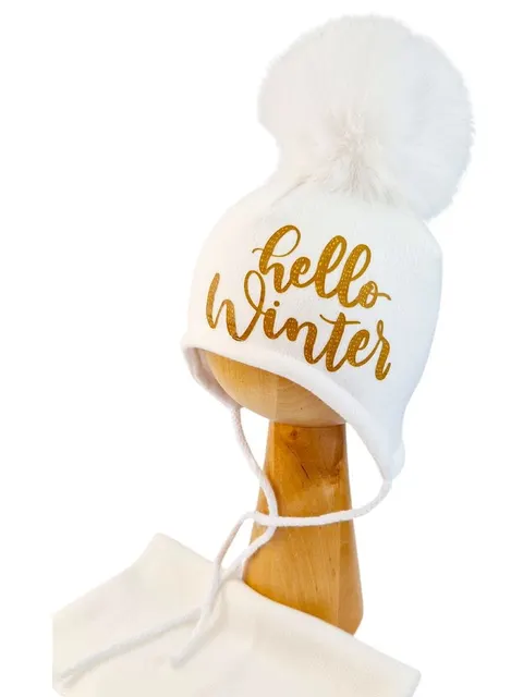 Zimowa czapka z pomponem dla dziewczynki Hello Winter ecru rozm. 50