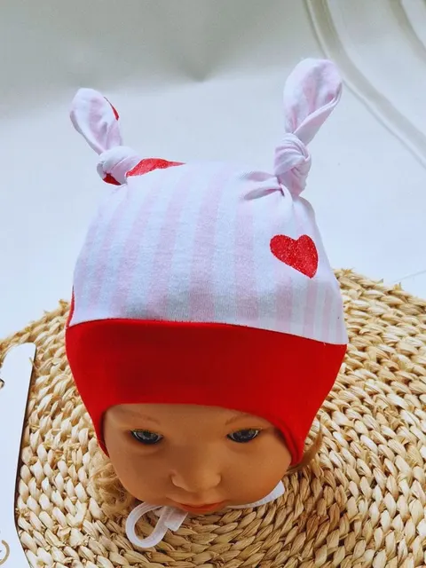 Wiosenna czapka dla dziewczynki serduszka