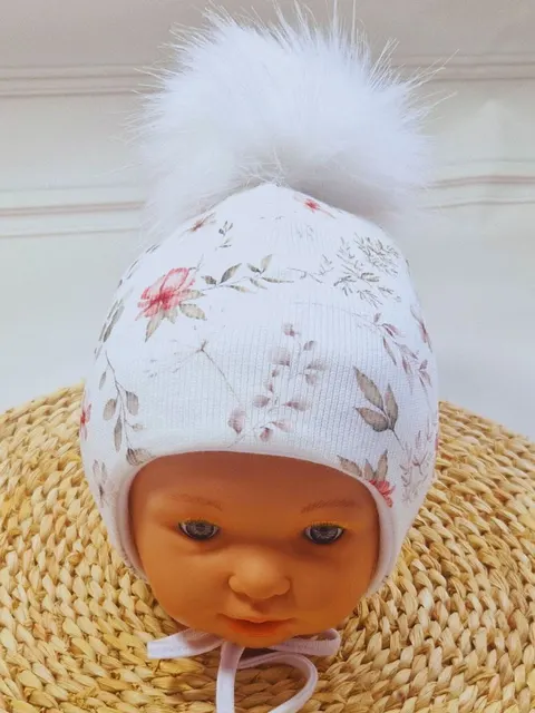 Czapka z pomponem dla dziewczynki kwiaty