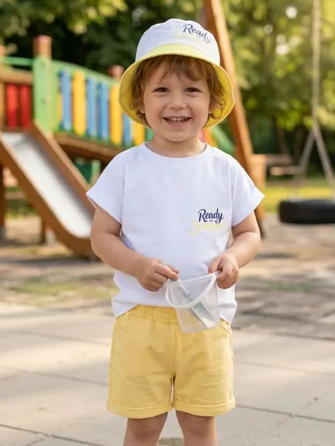 Komplet chłopięcy biały T-shirt i żółte spodenki Ready for summer