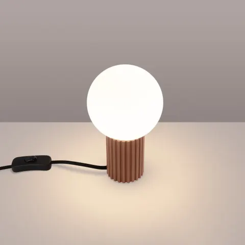 Lampa biurkowa HALO mocca – lampka stołowa LED w brązowym odcieniu do biura