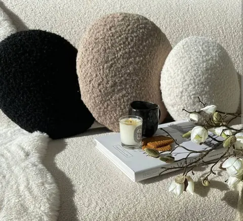 Poduszka Okrągła ROUND BUKLA 45x45 krem + velvet