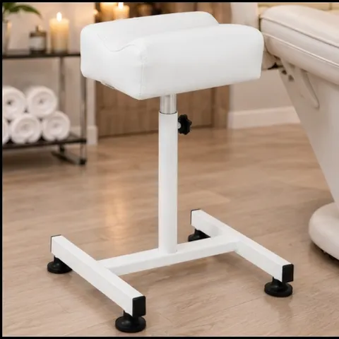 Biały podnóżek kosmetyczny do pedicure regulowana wysokość 47-67cm do 80 kg