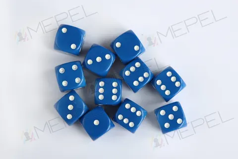 Kości Chessex - kostka k6 12mm Opaque Blue/white