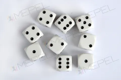 Kości Chessex - kostka k6 12mm Opaque White/black