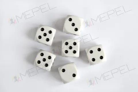 Kości Chessex - kostka k6 16mm Opaque White/black