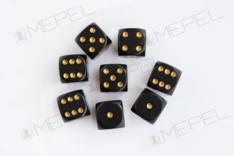 Kości Chessex - kostka k6 12mm Opaque Black/gold