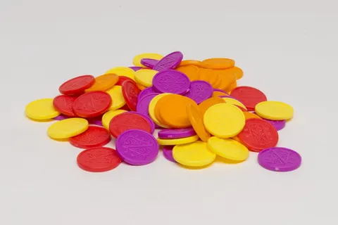 Zestaw plastikowych monetek kolorowych