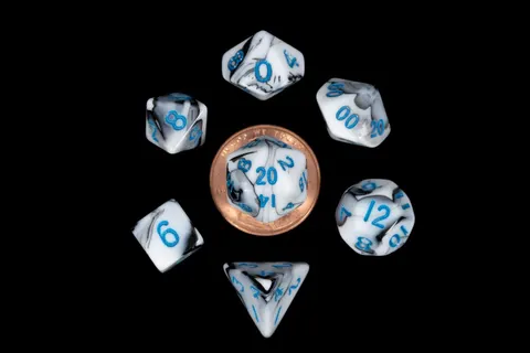 Kości Fanroll - zestaw 7 mini kostek Marble with Blue Numbers (10mm)
