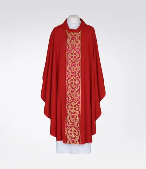 Ornat czerwony zdobiony eleganckim pasem tkanym 1-223-22