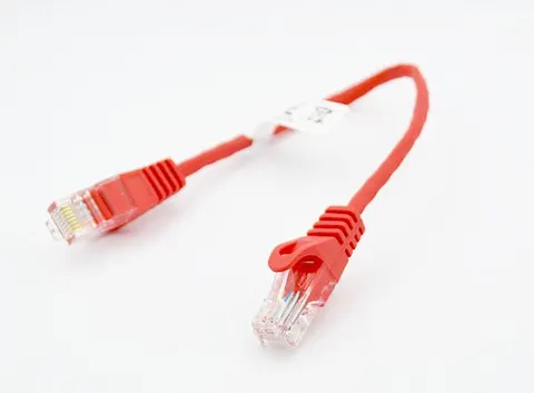 Patchcord RJ45 UTP 5e, długość 1,5m - czerwony