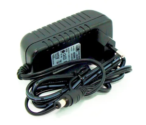 Wtyczkowy zasilacz impulsowy 12V / 2,5A