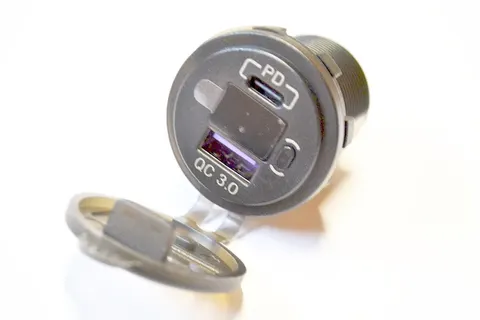 PY-CHR0006 ładowarka samochodowa USB + C 48W