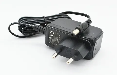 ER13W09V wtyczkowy zasilacz impulsowy 9V / 1,5A