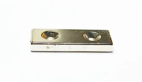 38x18x4,5mm magnes prostokątny z otworem 12/6mm