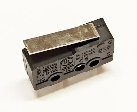 Przełącznik krańcowy z dźwignią 18mm, styk NO-NC wspólny pin