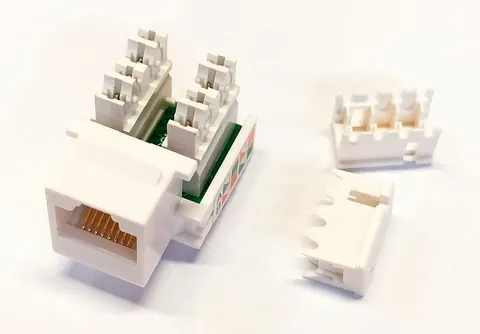 Gniazdo telefoniczne z samozatrzaskiem RJ45, cat. 5e; 6e, Keystone