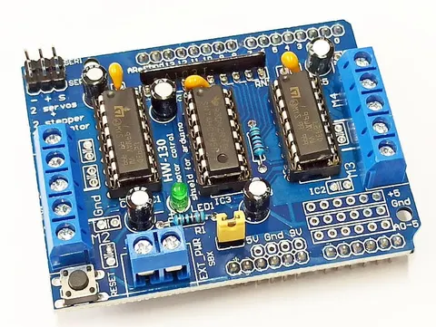 Motor shield na układzie L293 do Arduino, sterowanie silników