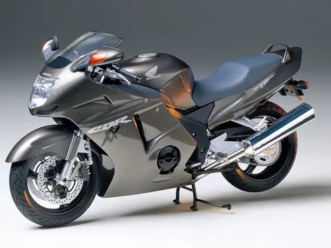 TAMIYA 14070 Honda CBR1100XX Super Blackbird