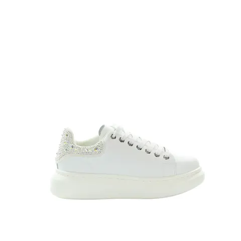 Damskie skórzane białe sneakersy GOE OO2N4005
