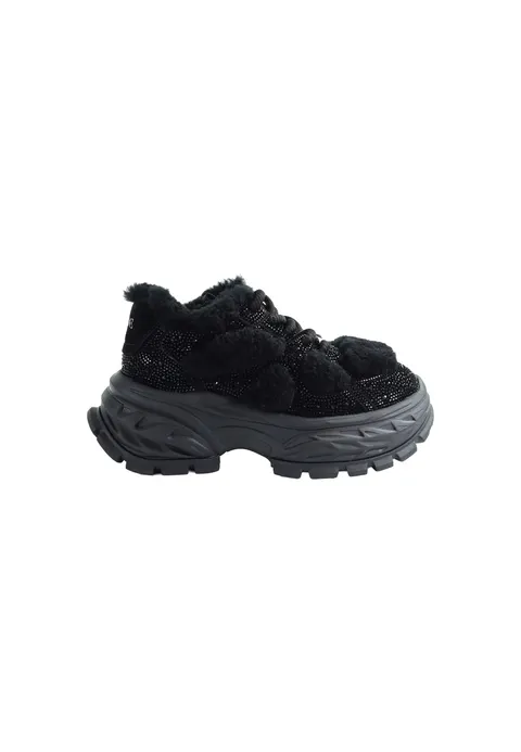 Damskie sneakersy z imitacją futra czarne GOE UU2N4018