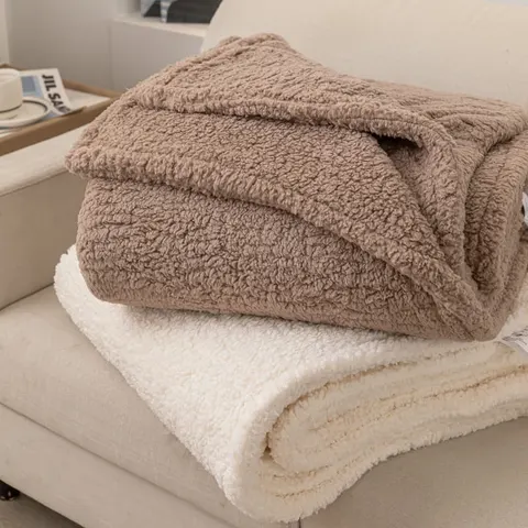 Koc z Bukli Baranek Dreamy Boucle Brązowy
