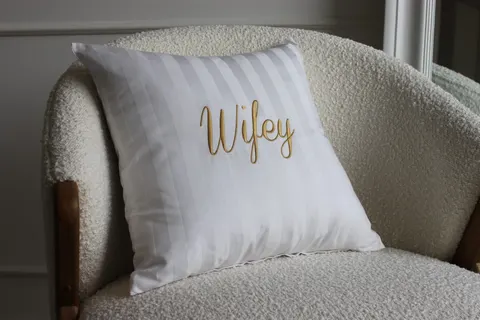 Poszewka Z Haftem Wifey