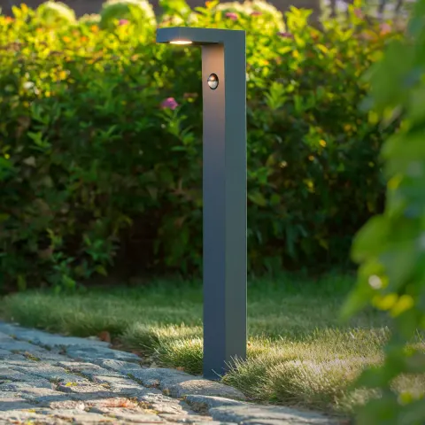 Antracytowa zewnętrzna lampa stojąca słupek oświetleniowy Lucide 28851/61/30 Texas LED 6W 3000K IP54 czujnik ruchu i zmierzchu 60cm