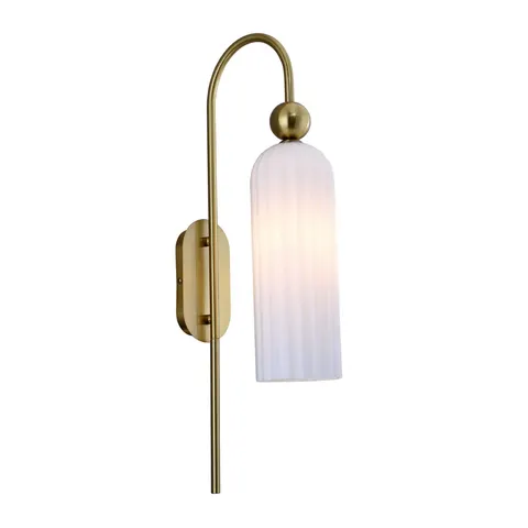 Złoty kinkiet z wygiętym ramieniem i białym szklanym frezowanym kloszem walcem Light Prestige LP-939/1W white Piega E14