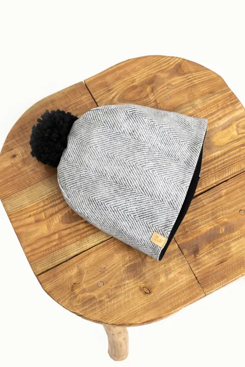 Czapka HERRINGBONE / black pompon -50%