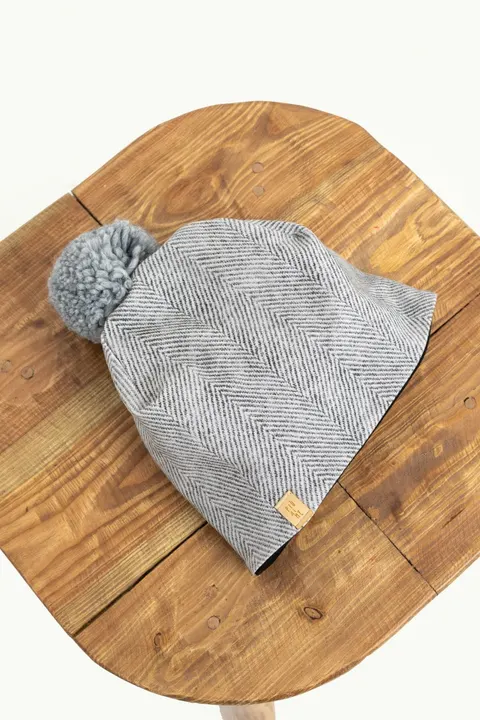 Czapka HERRINGBONE pompon -50%